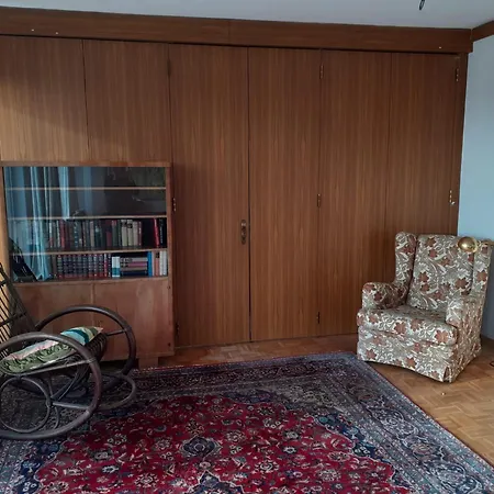 Am Waldrand Mit Fernblick